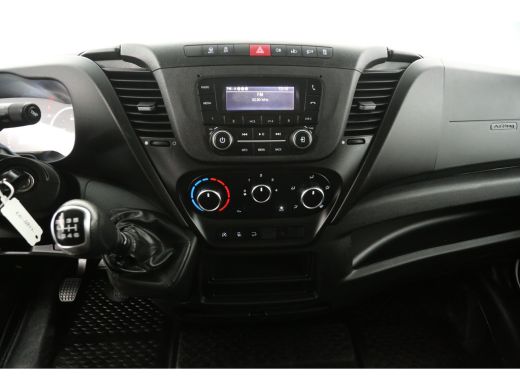Iveco Daily 35C16H 2.3 410 157PK Dubbellucht Bakwagen Laadklep Laadbak Airco 3 Persoons Elektrpakket ActivLease financial lease