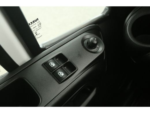Iveco Daily 35C16H 2.3 410 157PK Dubbellucht Bakwagen Laadklep Laadbak Airco 3 Persoons Elektrpakket ActivLease financial lease