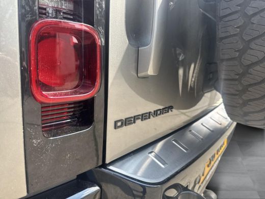 Land Rover Defender Hard Top 3.0 D250 110 MHEV X-Dynamic SE |GRIJSKENTEKEN| Urban velgenset 22inch | treeplanken | zi... ActivLease financial lease
