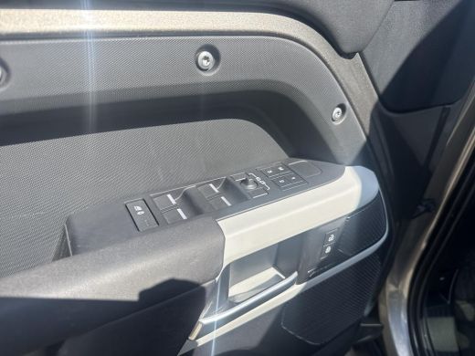 Land Rover Defender Hard Top 3.0 D250 110 MHEV X-Dynamic SE |GRIJSKENTEKEN| Urban velgenset 22inch | treeplanken | zi... ActivLease financial lease