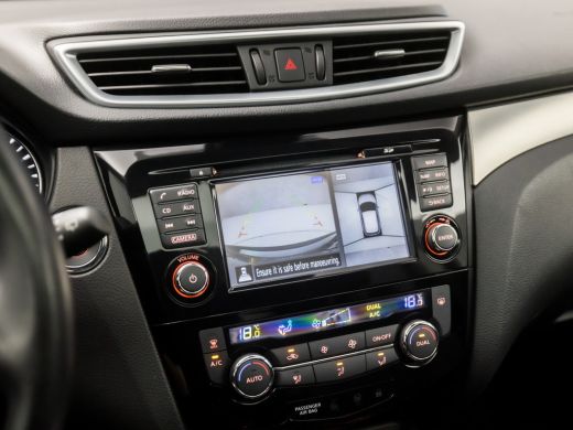 Nissan QASHQAI 1.2 N-Connecta Sport (PANORAMADAK, NAVIGATIE, 360 CAMERA, KEYLESS, SPORTSTOELEN, GETINT GLAS, PAR... ActivLease financial lease