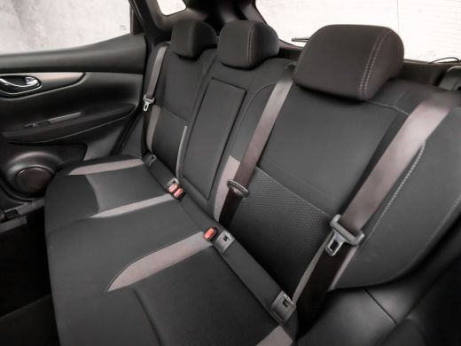 Nissan QASHQAI 1.2 N-Connecta Sport (PANORAMADAK, NAVIGATIE, 360 CAMERA, KEYLESS, SPORTSTOELEN, GETINT GLAS, PAR... ActivLease financial lease