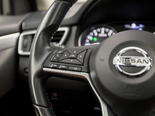 Nissan QASHQAI 1.2 N-Connecta Sport (PANORAMADAK, NAVIGATIE, 360 CAMERA, KEYLESS, SPORTSTOELEN, GETINT GLAS, PAR... ActivLease financial lease