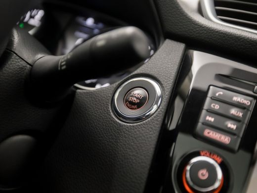 Nissan QASHQAI 1.2 N-Connecta Sport (PANORAMADAK, NAVIGATIE, 360 CAMERA, KEYLESS, SPORTSTOELEN, GETINT GLAS, PAR... ActivLease financial lease