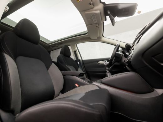 Nissan QASHQAI 1.2 N-Connecta Sport (PANORAMADAK, NAVIGATIE, 360 CAMERA, KEYLESS, SPORTSTOELEN, GETINT GLAS, PAR... ActivLease financial lease