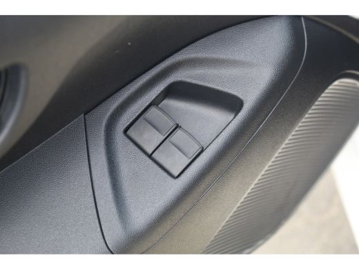 Peugeot 108 1.0 e-VTi Allure | Carplay | Camera | Climate | LMV | Limiter | Autom. Verlichting | | Carplay | ... ActivLease financial lease