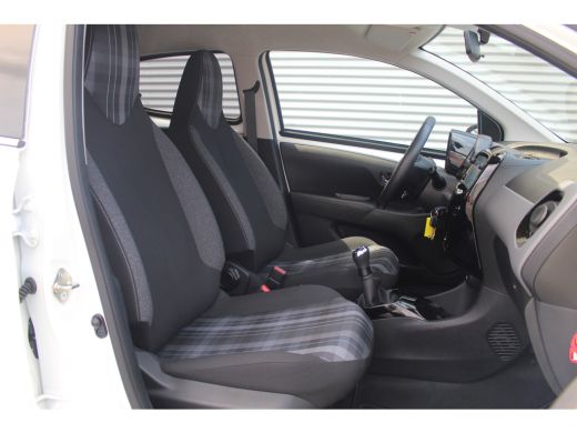 Peugeot 108 1.0 e-VTi Allure | Carplay | Camera | Climate | LMV | Limiter | Autom. Verlichting | | Carplay | ... ActivLease financial lease