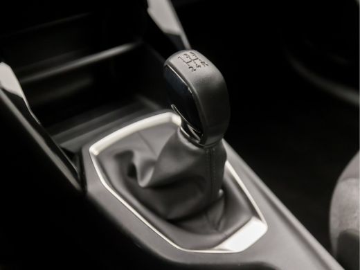 Peugeot 208 1.2 PureTech Sport (APPLE CARPLAY, GROOT NAVI, LM VELGEN, PARKEERSENSOREN, SPORTSTOELEN, CRUISE, ... ActivLease financial lease