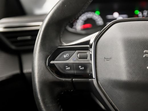Peugeot 208 1.2 PureTech Sport (APPLE CARPLAY, GROOT NAVI, LM VELGEN, PARKEERSENSOREN, SPORTSTOELEN, CRUISE, ... ActivLease financial lease