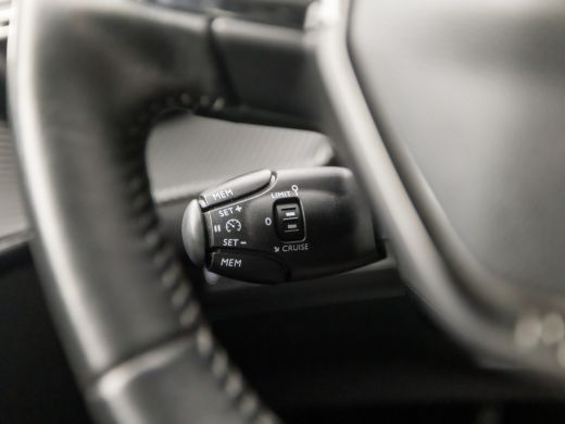 Peugeot 208 1.2 PureTech Sport (APPLE CARPLAY, GROOT NAVI, LM VELGEN, PARKEERSENSOREN, SPORTSTOELEN, CRUISE, ... ActivLease financial lease