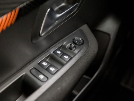 Peugeot 208 1.2 PureTech Sport (APPLE CARPLAY, GROOT NAVI, LM VELGEN, PARKEERSENSOREN, SPORTSTOELEN, CRUISE, ... ActivLease financial lease