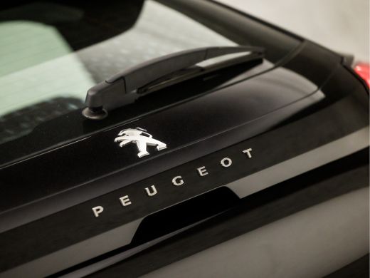 Peugeot 208 1.2 PureTech Sport (APPLE CARPLAY, GROOT NAVI, LM VELGEN, PARKEERSENSOREN, SPORTSTOELEN, CRUISE, ... ActivLease financial lease