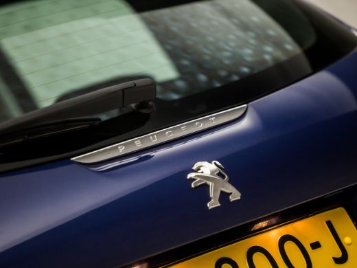 Peugeot 208 1.2 PureTech Sport (APPLE CARPLAY, NAVIGATIE, PARKEERSENSOREN, SPORTSTOELEN, CRUISE, ELEK RAMEN, ... ActivLease financial lease