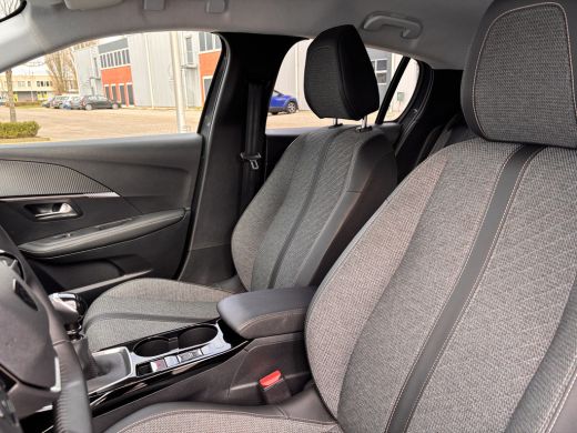 Peugeot 208 Peugeot 1.2 PureTech 100 Allure Camera360 | Leder\Stof | 16'' Lichtmetaal | Getint glas | Navigat... ActivLease financial lease