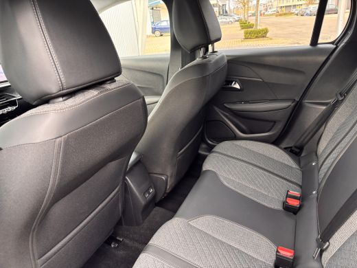 Peugeot 208 Peugeot 1.2 PureTech 100 Allure Camera360 | Leder\Stof | 16'' Lichtmetaal | Getint glas | Navigat... ActivLease financial lease