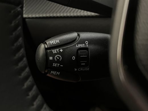Peugeot 208 1.2 PureTech 100 Allure Camera360 | Leder\Stof | 16'' Lichtmetaal | Getint glas | Navigatie | Car... ActivLease financial lease