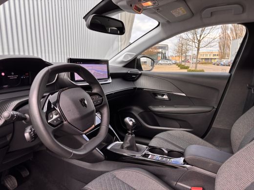 Peugeot 208 Peugeot 1.2 PureTech 100 Allure Camera360 | Leder\Stof | 16'' Lichtmetaal | Getint glas | Navigat... ActivLease financial lease
