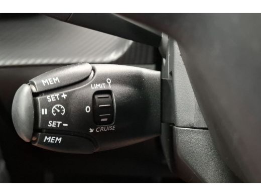 Peugeot 208 Peugeot 1.2 PureTech 75 Style | Navi | Parkeersensoren achter | Cruise control | Airco | DAB | Ap... ActivLease financial lease