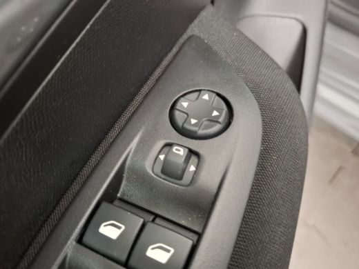 Peugeot 208 Peugeot 1.2 PureTech 75 Style | Navi | Parkeersensoren achter | Cruise control | Airco | DAB | Ap... ActivLease financial lease