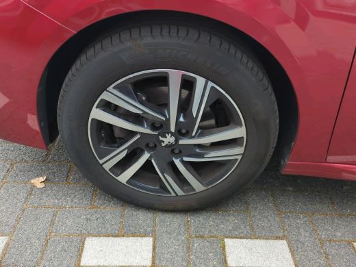 Peugeot 208 Peugeot 1.2 PureTech Allure 100 | Navi | Parkeersensor Achter | Keyless Entry | DAB | Cruise cont... ActivLease financial lease