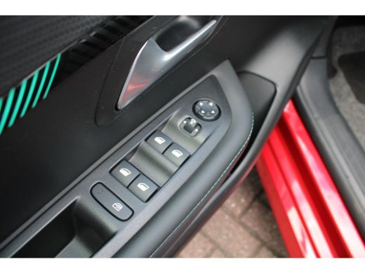 Peugeot 208 1.2 PureTech Allure | Automaat | Navi by app | Panoramadak | Parkeersensoren | Lichtmetaal | ActivLease financial lease