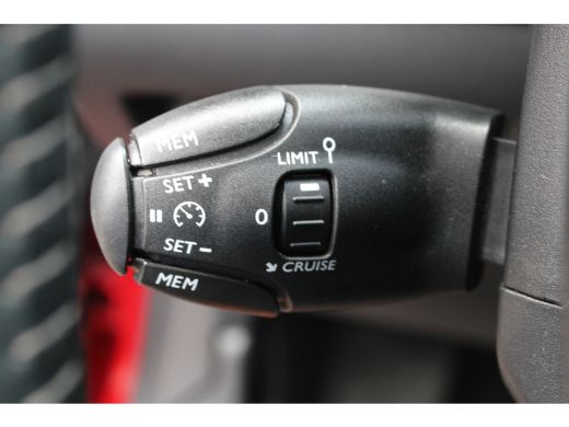 Peugeot 208 1.2 PureTech Allure | Automaat | Navi by app | Panoramadak | Parkeersensoren | Lichtmetaal | ActivLease financial lease