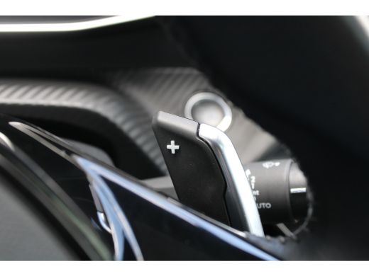 Peugeot 208 1.2 PureTech Allure | Automaat | Navi by app | Panoramadak | Parkeersensoren | Lichtmetaal | ActivLease financial lease