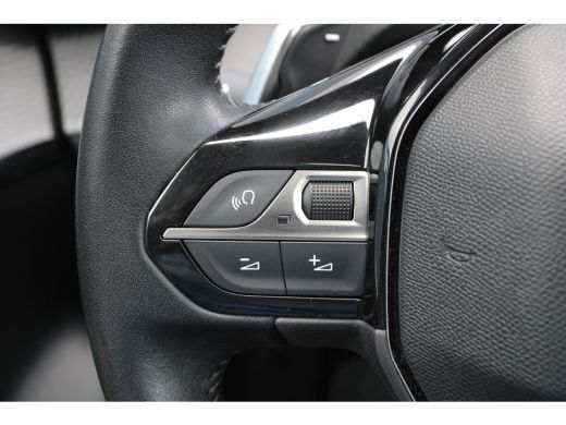 Peugeot 208 1.2 PureTech Allure | Automaat | Navi by app | Panoramadak | Parkeersensoren | Lichtmetaal | ActivLease financial lease