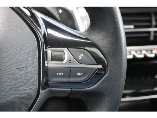 Peugeot 208 1.2 PureTech Allure | Automaat | Navi by app | Panoramadak | Parkeersensoren | Lichtmetaal | ActivLease financial lease