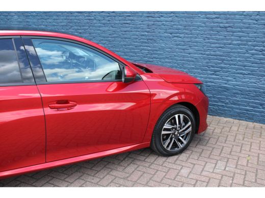 Peugeot 208 1.2 PureTech Allure | Automaat | Navi by app | Panoramadak | Parkeersensoren | Lichtmetaal | ActivLease financial lease