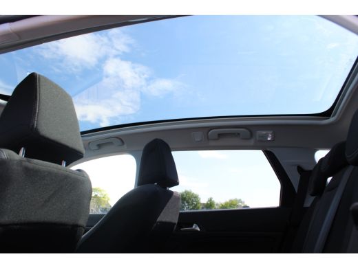 Peugeot 308 SW 1.2 PureTech Blue Lease Premium | Navigatie | Camera | Panoramadak | Trekhaak | Lichtmetaal | ActivLease financial lease
