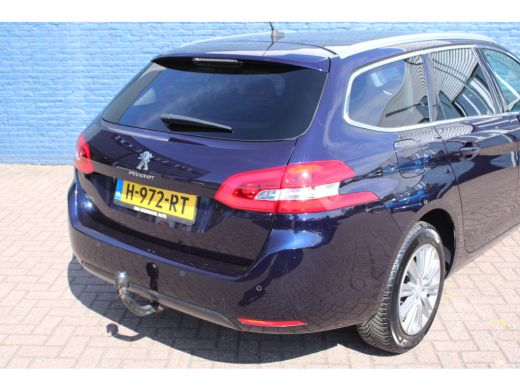 Peugeot 308 SW 1.2 PureTech Blue Lease Premium | Navigatie | Camera | Panoramadak | Trekhaak | Lichtmetaal | ActivLease financial lease