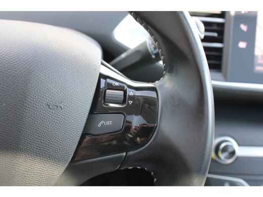 Peugeot 308 SW 1.2 PureTech Blue Lease Premium | Navigatie | Camera | Panoramadak | Trekhaak | Lichtmetaal | ActivLease financial lease
