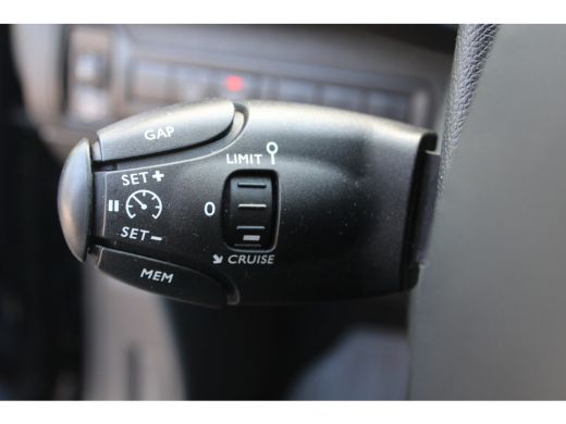 Peugeot 308 SW 1.2 PureTech Blue Lease Premium | Navigatie | Camera | Panoramadak | Trekhaak | Lichtmetaal | ActivLease financial lease