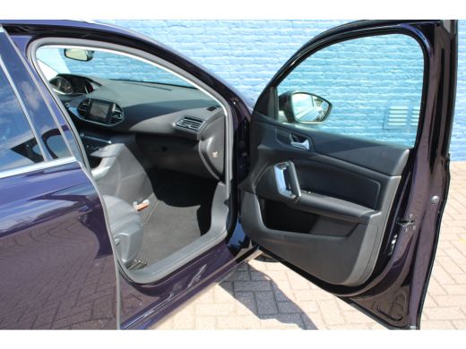 Peugeot 308 SW 1.2 PureTech Blue Lease Premium | Navigatie | Camera | Panoramadak | Trekhaak | Lichtmetaal | ActivLease financial lease