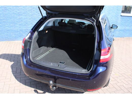 Peugeot 308 SW 1.2 PureTech Blue Lease Premium | Navigatie | Camera | Panoramadak | Trekhaak | Lichtmetaal | ActivLease financial lease