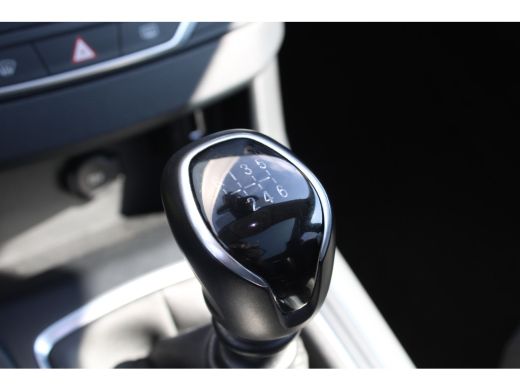 Peugeot 308 SW 1.2 PureTech Blue Lease Premium | Navigatie | Camera | Panoramadak | Trekhaak | Lichtmetaal | ActivLease financial lease