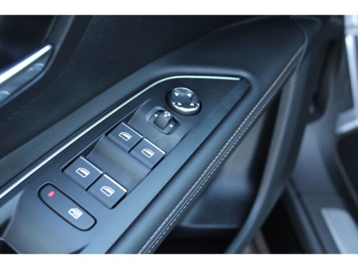 Peugeot 5008 Peugeot SUV 1.2 Hybrid GT | Automaat | Navigatie | Panorama/schuifdak | Black Pack | Focal | ActivLease financial lease