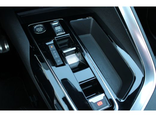 Peugeot 5008 Peugeot SUV 1.2 Hybrid GT | Automaat | Navigatie | Panorama/schuifdak | Black Pack | Focal | ActivLease financial lease