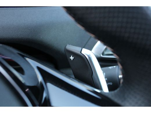 Peugeot 5008 Peugeot SUV 1.2 Hybrid GT | Automaat | Navigatie | Panorama/schuifdak | Black Pack | Focal | ActivLease financial lease