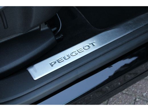 Peugeot 5008 Peugeot SUV 1.2 Hybrid GT | Automaat | Navigatie | Panorama/schuifdak | Black Pack | Focal | ActivLease financial lease