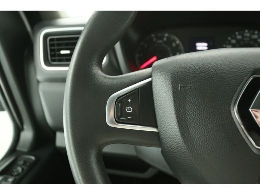 Renault Master T33 2.3 dCi 150 L2H2 150PK Airco Camera Cruise Trekhaak 3 Persoons PDC LED Elektrpakket ActivLease financial lease