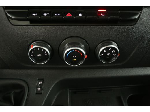 Renault Master T33 2.3 dCi 150 L2H2 150PK Airco Camera Cruise Trekhaak 3 Persoons PDC LED Elektrpakket ActivLease financial lease