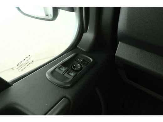 Renault Master T33 2.3 dCi 150 L2H2 150PK Airco Camera Cruise Trekhaak 3 Persoons PDC LED Elektrpakket ActivLease financial lease