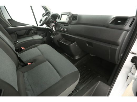 Renault Master T33 2.3 dCi 150 L2H2 150PK Airco Camera Cruise Trekhaak 3 Persoons PDC LED Elektrpakket ActivLease financial lease