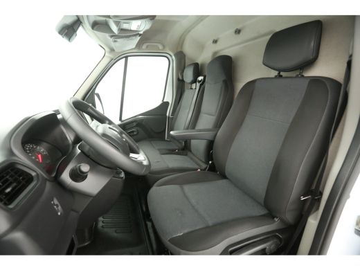 Renault Master T33 2.3 dCi 150 L2H2 150PK Airco Camera Cruise Trekhaak 3 Persoons PDC LED Elektrpakket ActivLease financial lease
