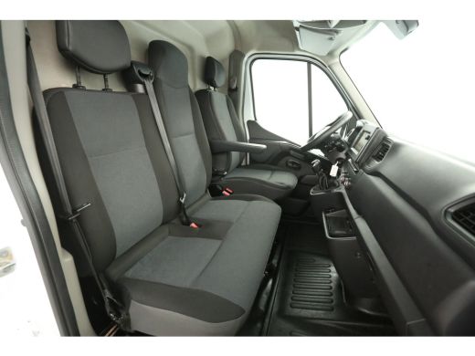 Renault Master T33 2.3 dCi 150 L2H2 150PK Airco Camera Cruise Trekhaak 3 Persoons PDC LED Elektrpakket ActivLease financial lease
