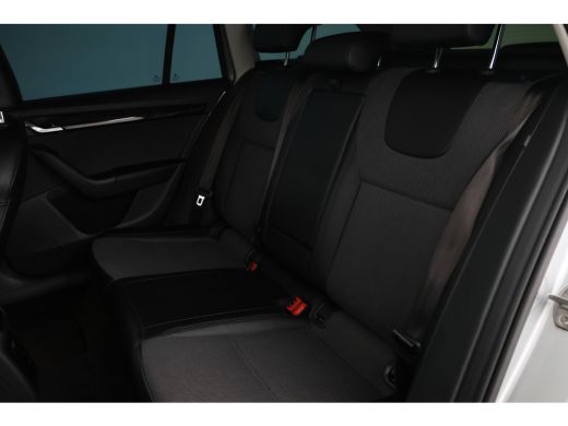 Skoda Octavia Combi 1.6 TDI Greentech Style Business Navigatie, Trekhaak, Virtual, Apple Carplay, Stoelverwarming ActivLease financial lease