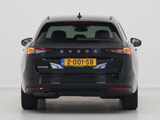 Skoda Superb Combi 1.5 TSI 150pk MHEV First Edition Trekhaak Navigatie Camera Stoelverwarming 88 ActivLease financial lease