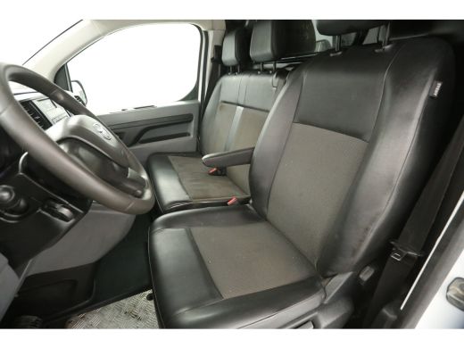 Toyota ProAce 1.5 D-4D L2H1 Airco Cruise Trekhaak 3 Persoons Stoelverwarming ActivLease financial lease